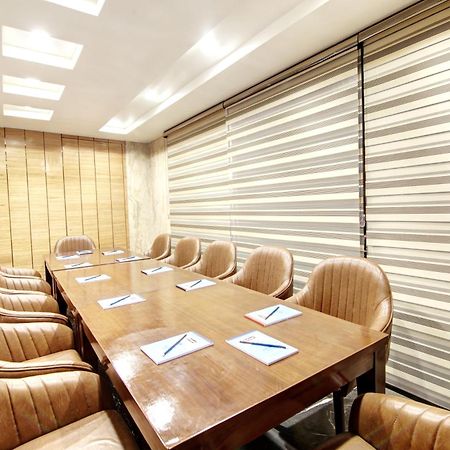 Hotel Krishna Plaza 'New Delhi' - By M S Hospitality Bagian luar foto