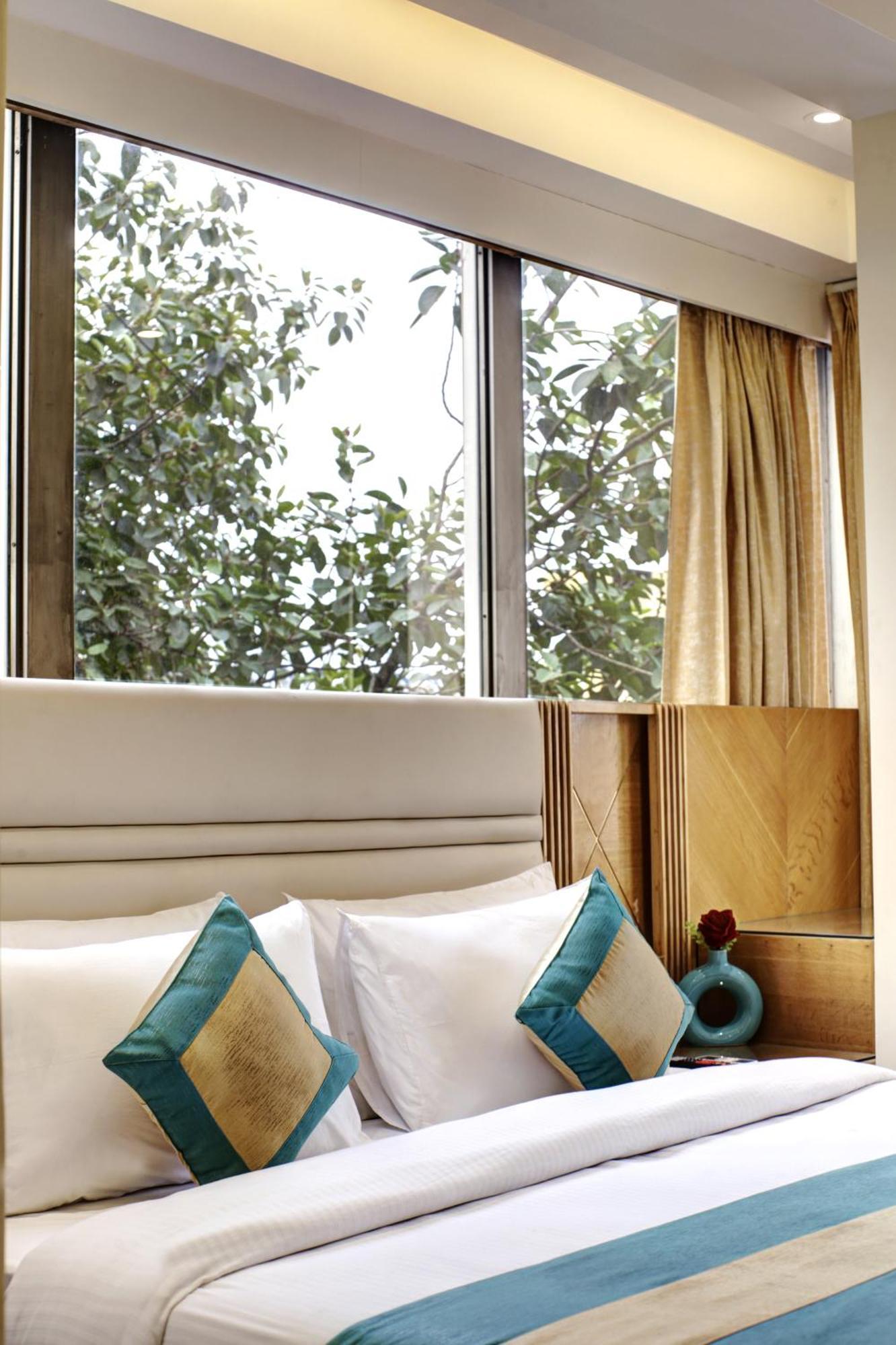 Hotel Krishna Plaza 'New Delhi' - By M S Hospitality Bagian luar foto