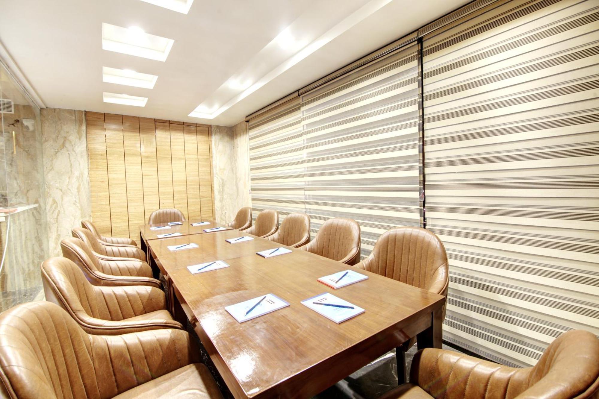 Hotel Krishna Plaza 'New Delhi' - By M S Hospitality Bagian luar foto