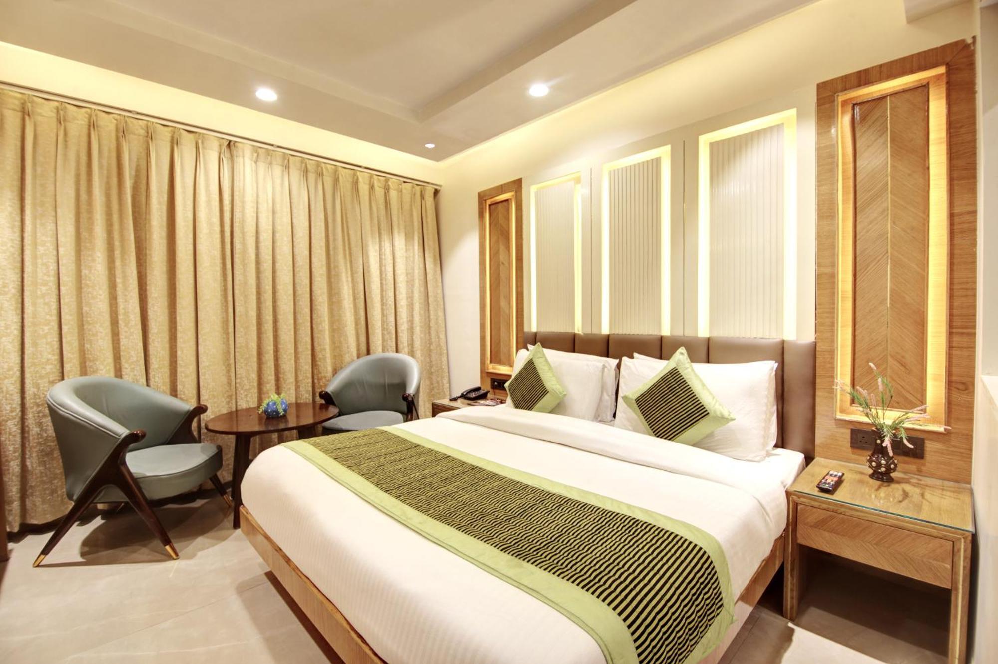Hotel Krishna Plaza 'New Delhi' - By M S Hospitality Bagian luar foto