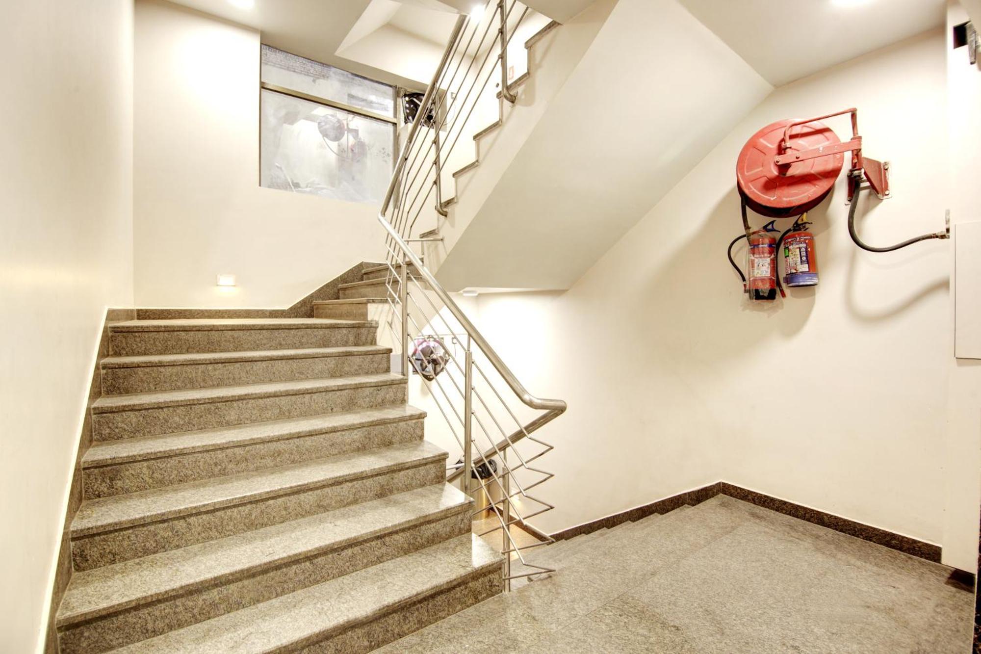 Hotel Krishna Plaza 'New Delhi' - By M S Hospitality Bagian luar foto