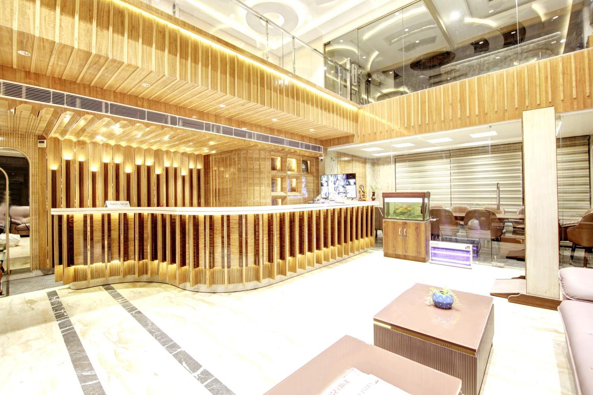 Hotel Krishna Plaza 'New Delhi' - By M S Hospitality Bagian luar foto
