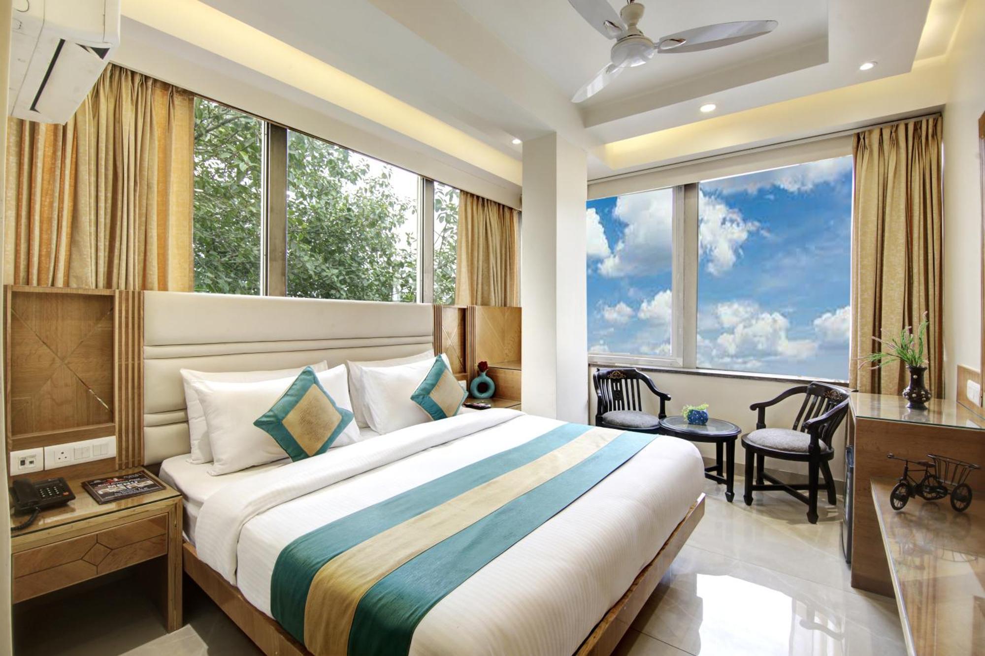 Hotel Krishna Plaza 'New Delhi' - By M S Hospitality Bagian luar foto