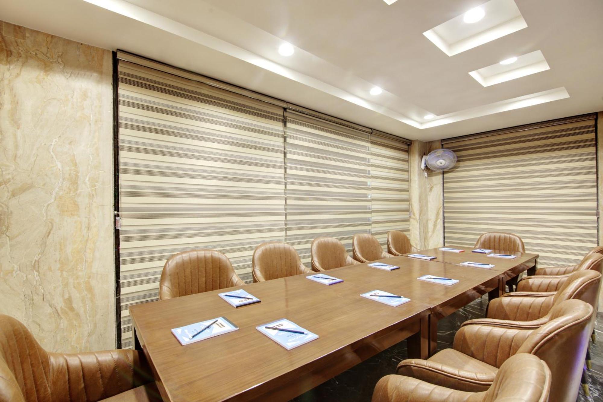 Hotel Krishna Plaza 'New Delhi' - By M S Hospitality Bagian luar foto