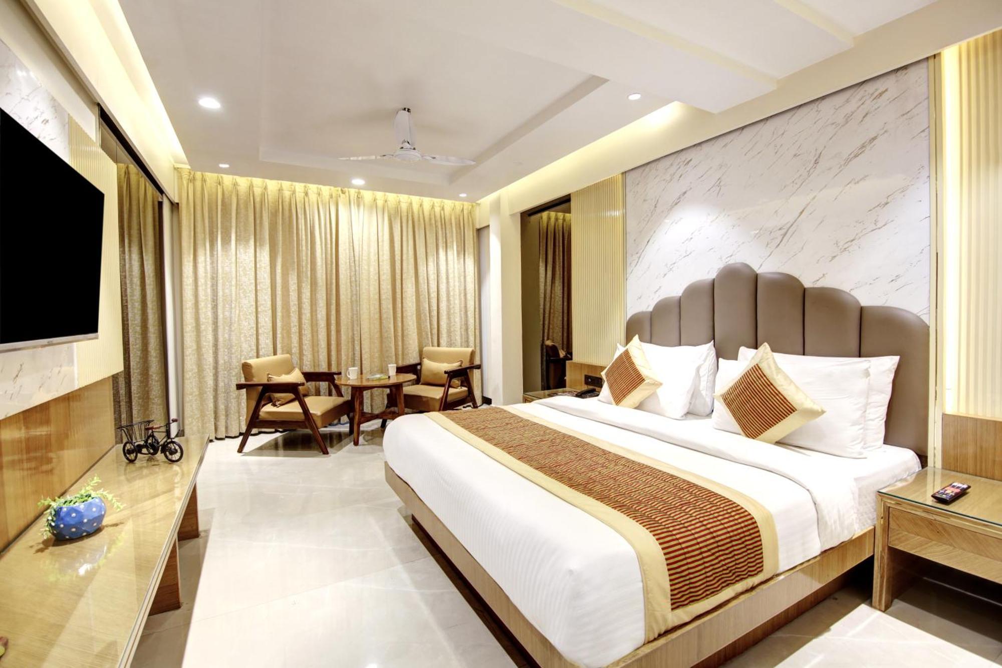 Hotel Krishna Plaza 'New Delhi' - By M S Hospitality Bagian luar foto