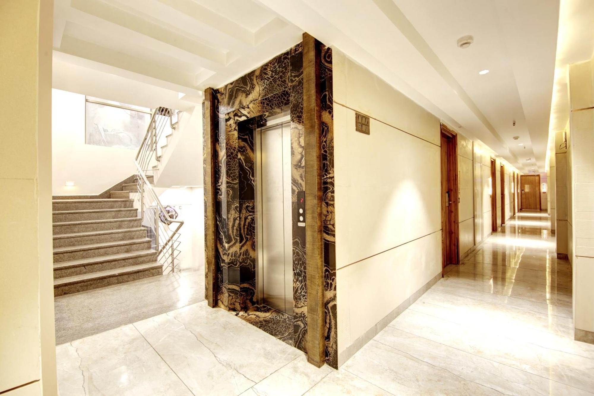 Hotel Krishna Plaza 'New Delhi' - By M S Hospitality Bagian luar foto