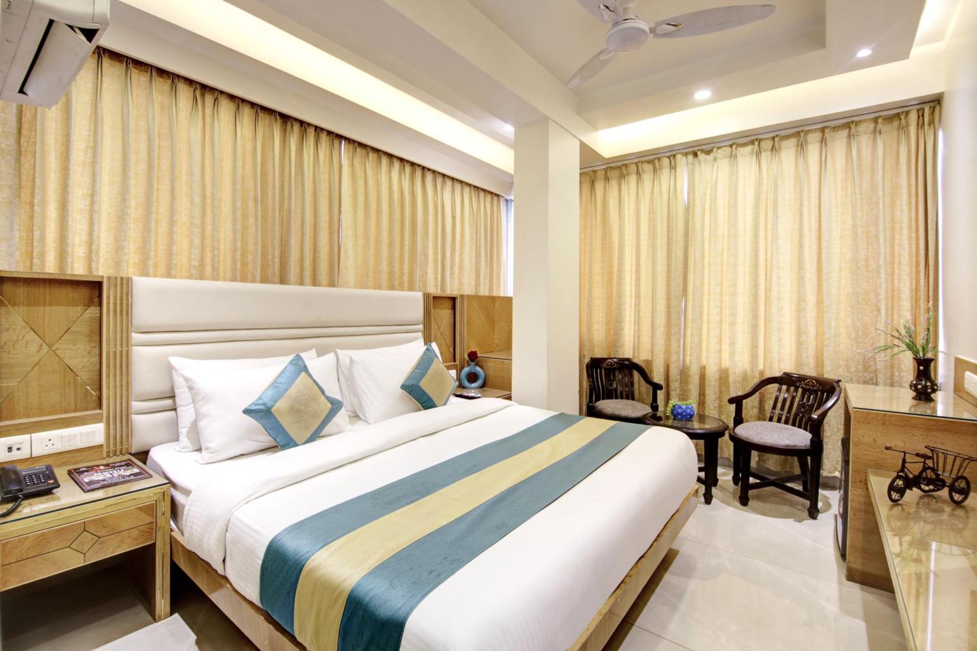 Hotel Krishna Plaza 'New Delhi' - By M S Hospitality Bagian luar foto