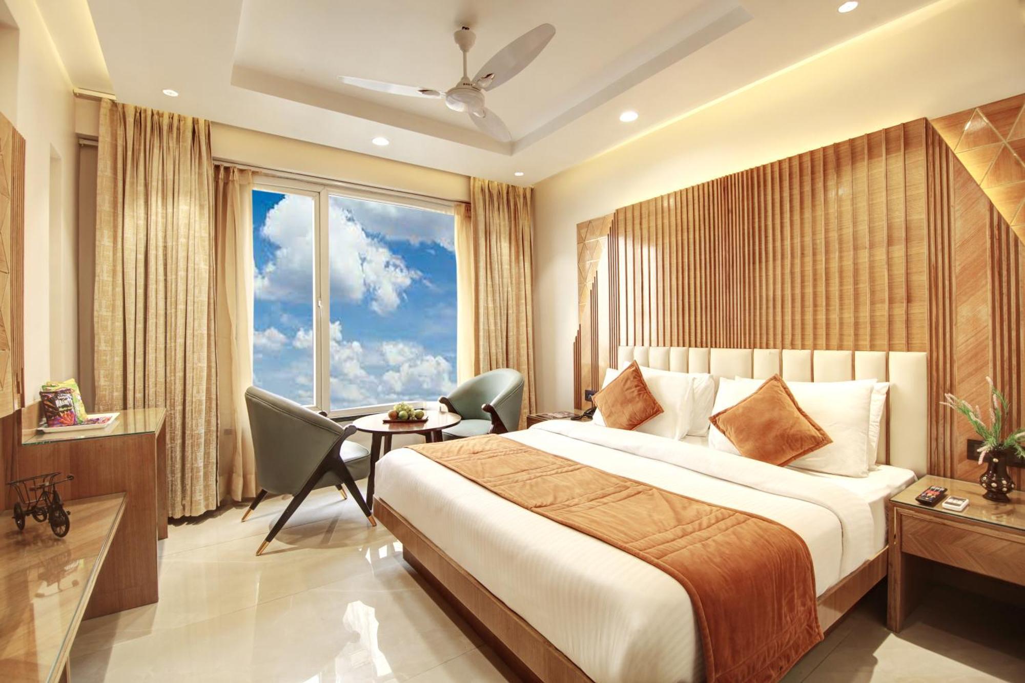 Hotel Krishna Plaza 'New Delhi' - By M S Hospitality Bagian luar foto