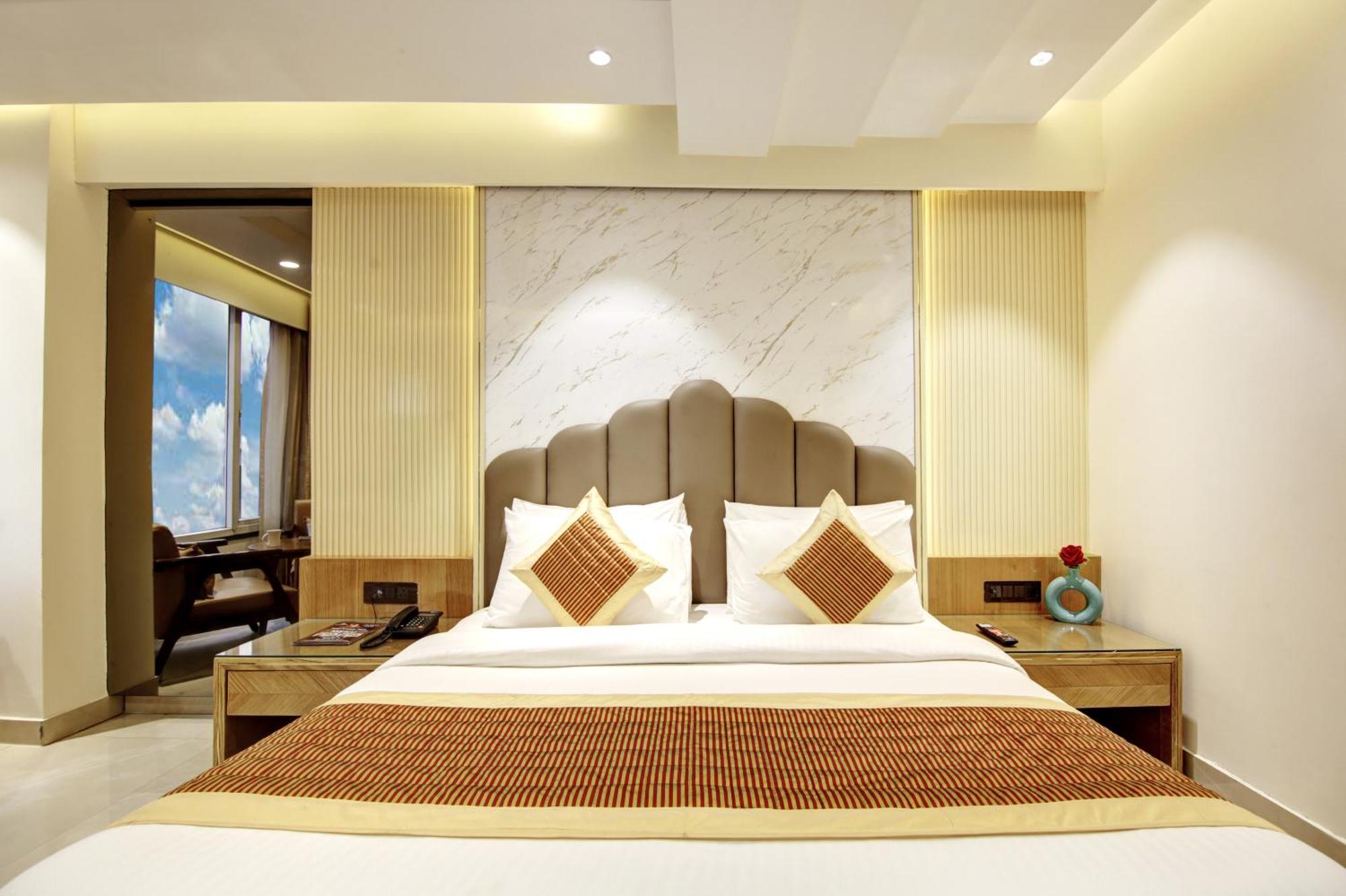 Hotel Krishna Plaza 'New Delhi' - By M S Hospitality Bagian luar foto