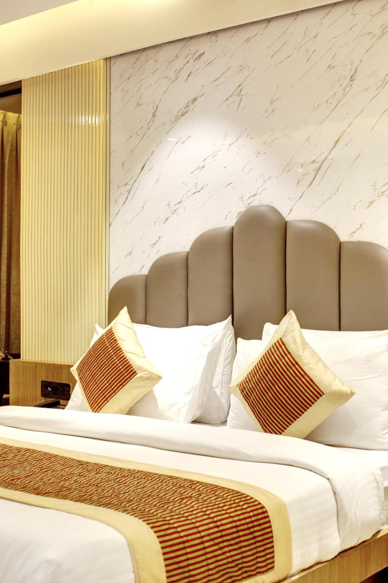 Hotel Krishna Plaza 'New Delhi' - By M S Hospitality Bagian luar foto