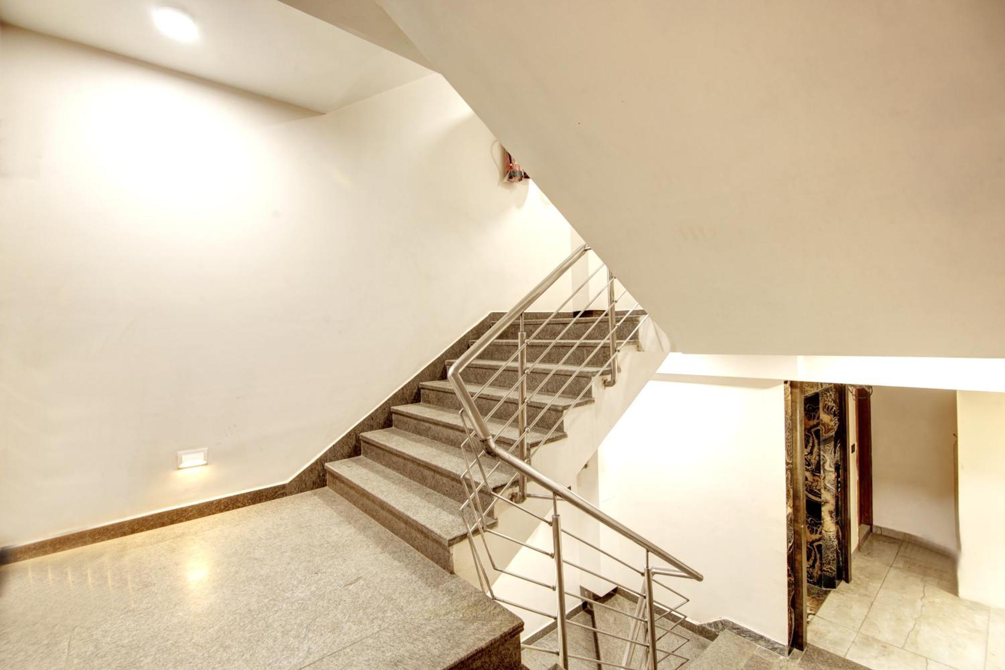 Hotel Krishna Plaza 'New Delhi' - By M S Hospitality Bagian luar foto