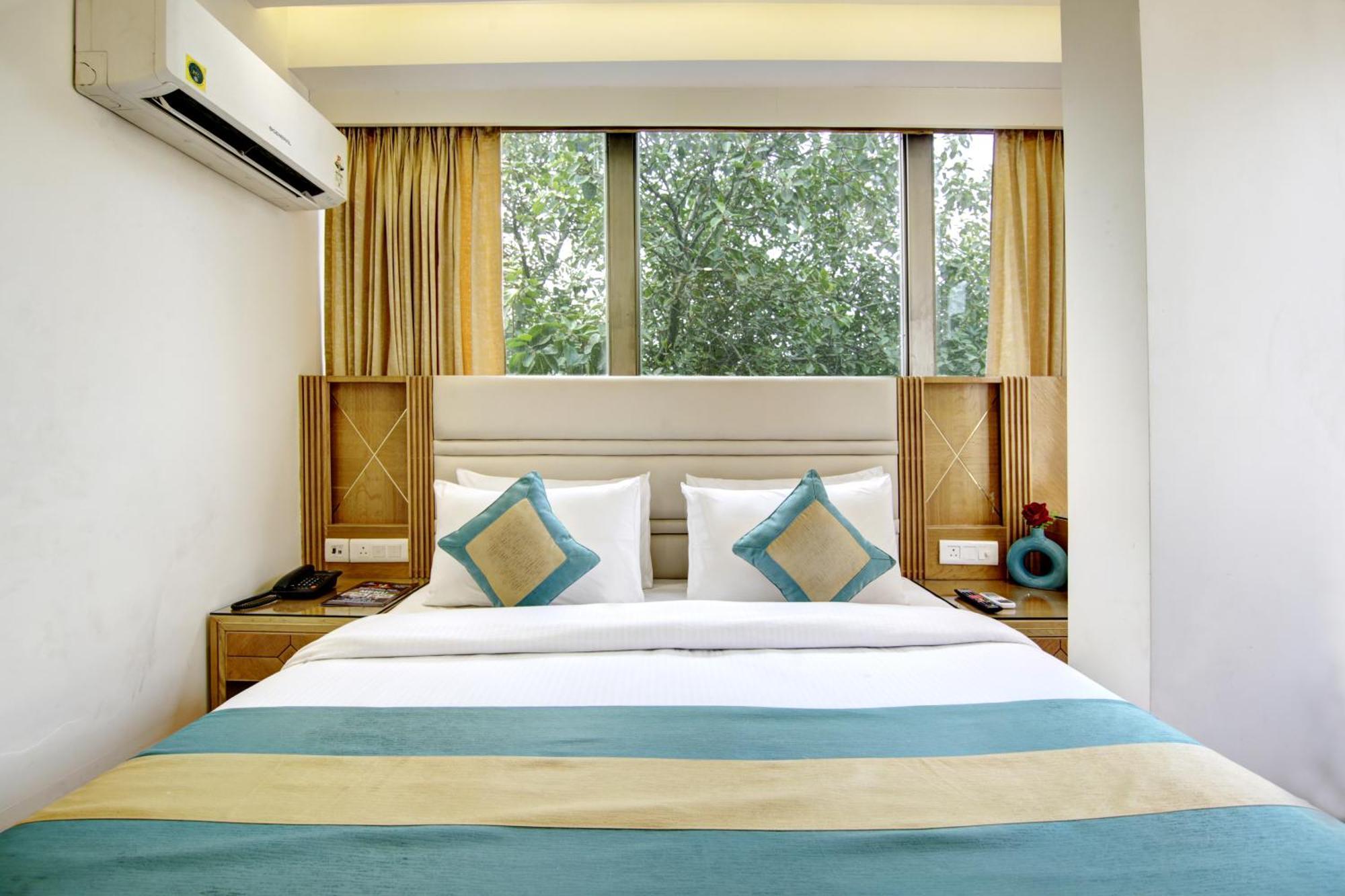 Hotel Krishna Plaza 'New Delhi' - By M S Hospitality Bagian luar foto