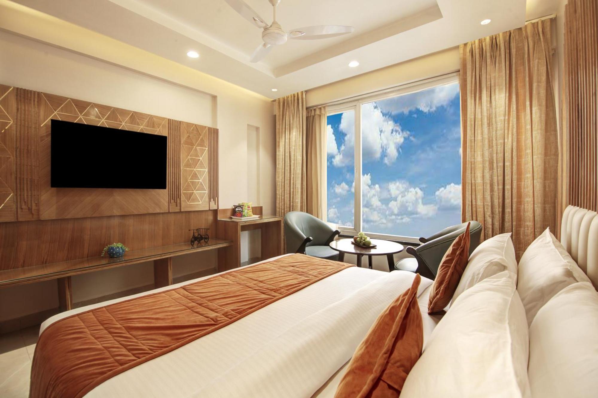 Hotel Krishna Plaza 'New Delhi' - By M S Hospitality Bagian luar foto