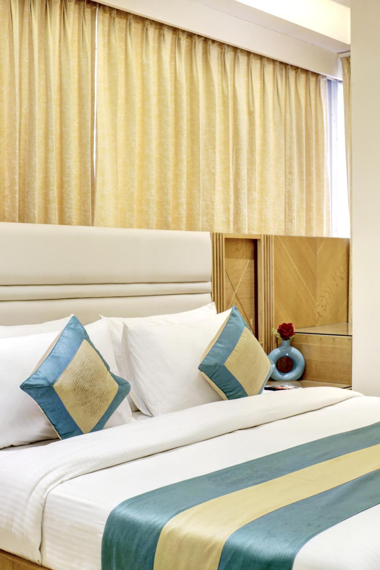 Hotel Krishna Plaza 'New Delhi' - By M S Hospitality Bagian luar foto