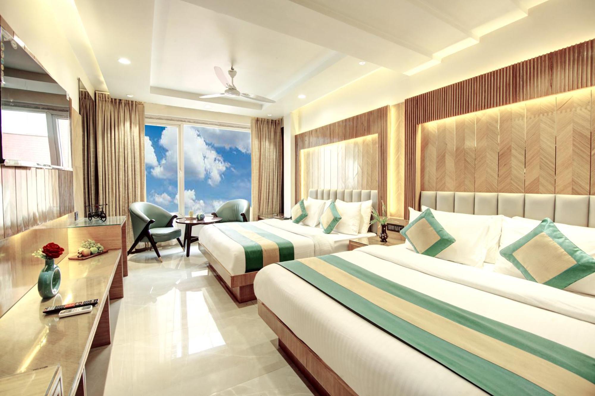 Hotel Krishna Plaza 'New Delhi' - By M S Hospitality Bagian luar foto