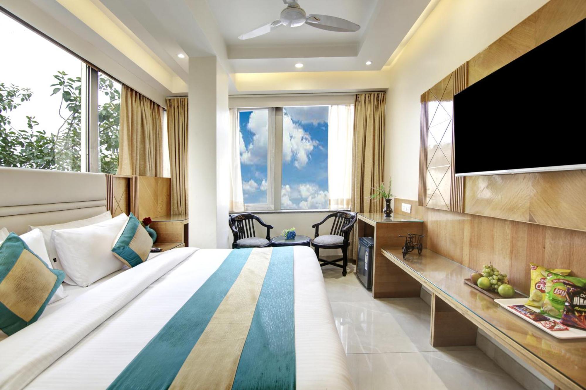 Hotel Krishna Plaza 'New Delhi' - By M S Hospitality Bagian luar foto