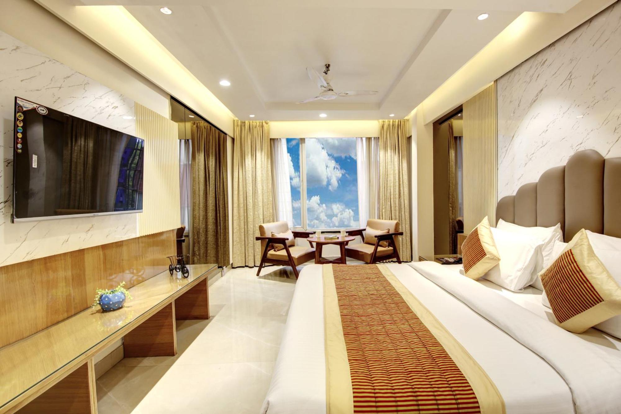 Hotel Krishna Plaza 'New Delhi' - By M S Hospitality Bagian luar foto