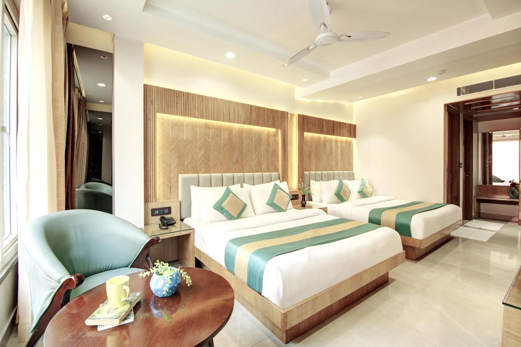 Hotel Krishna Plaza 'New Delhi' - By M S Hospitality Bagian luar foto