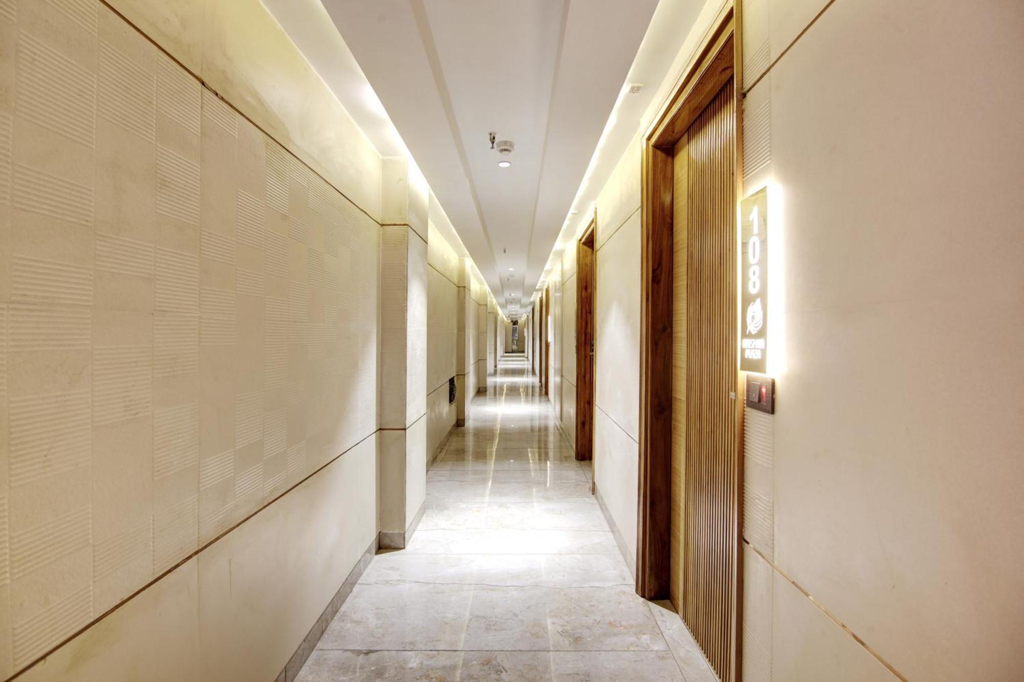 Hotel Krishna Plaza 'New Delhi' - By M S Hospitality Bagian luar foto