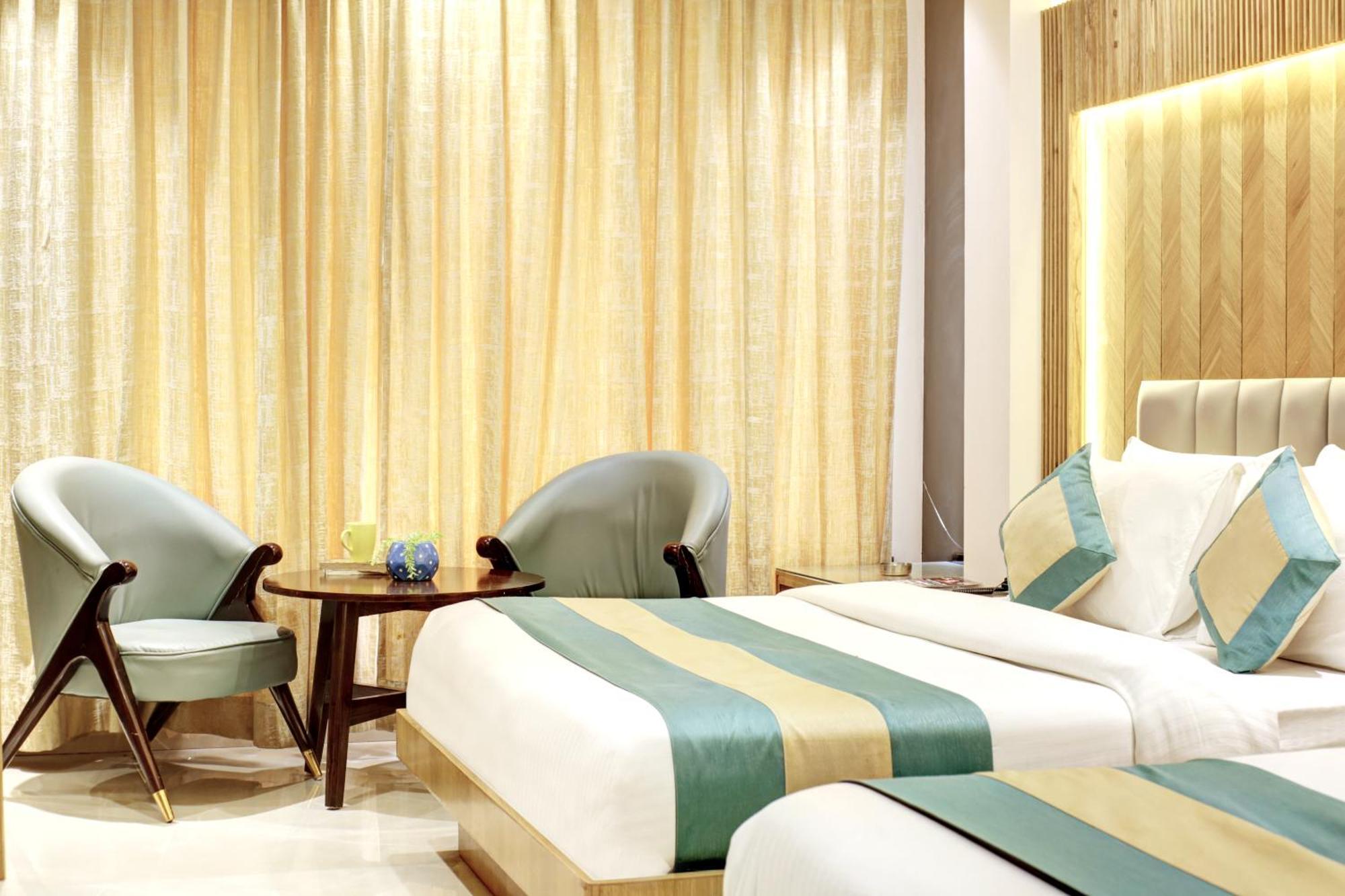 Hotel Krishna Plaza 'New Delhi' - By M S Hospitality Bagian luar foto