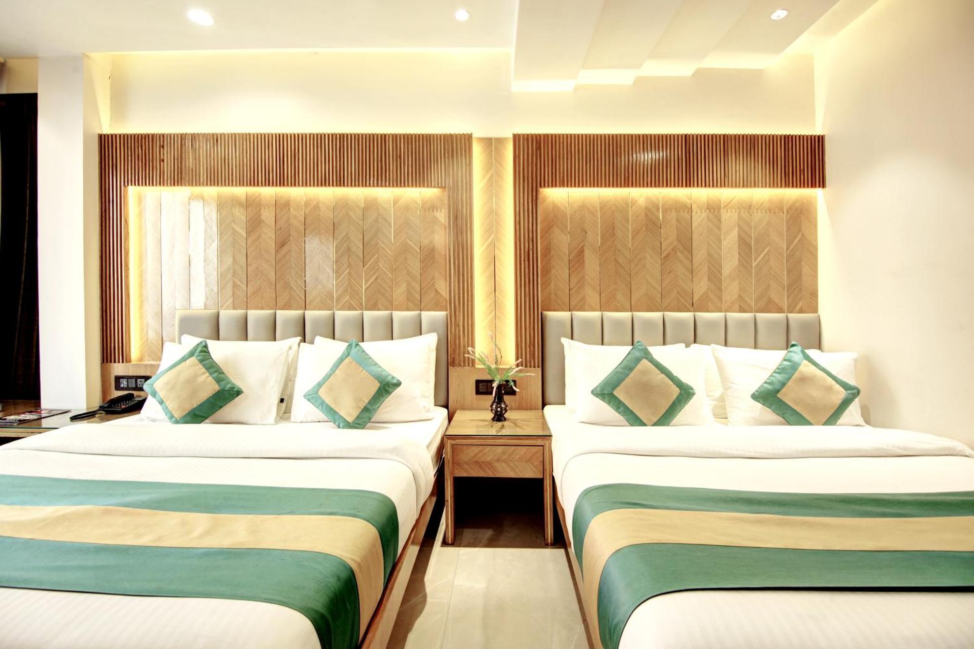 Hotel Krishna Plaza 'New Delhi' - By M S Hospitality Bagian luar foto