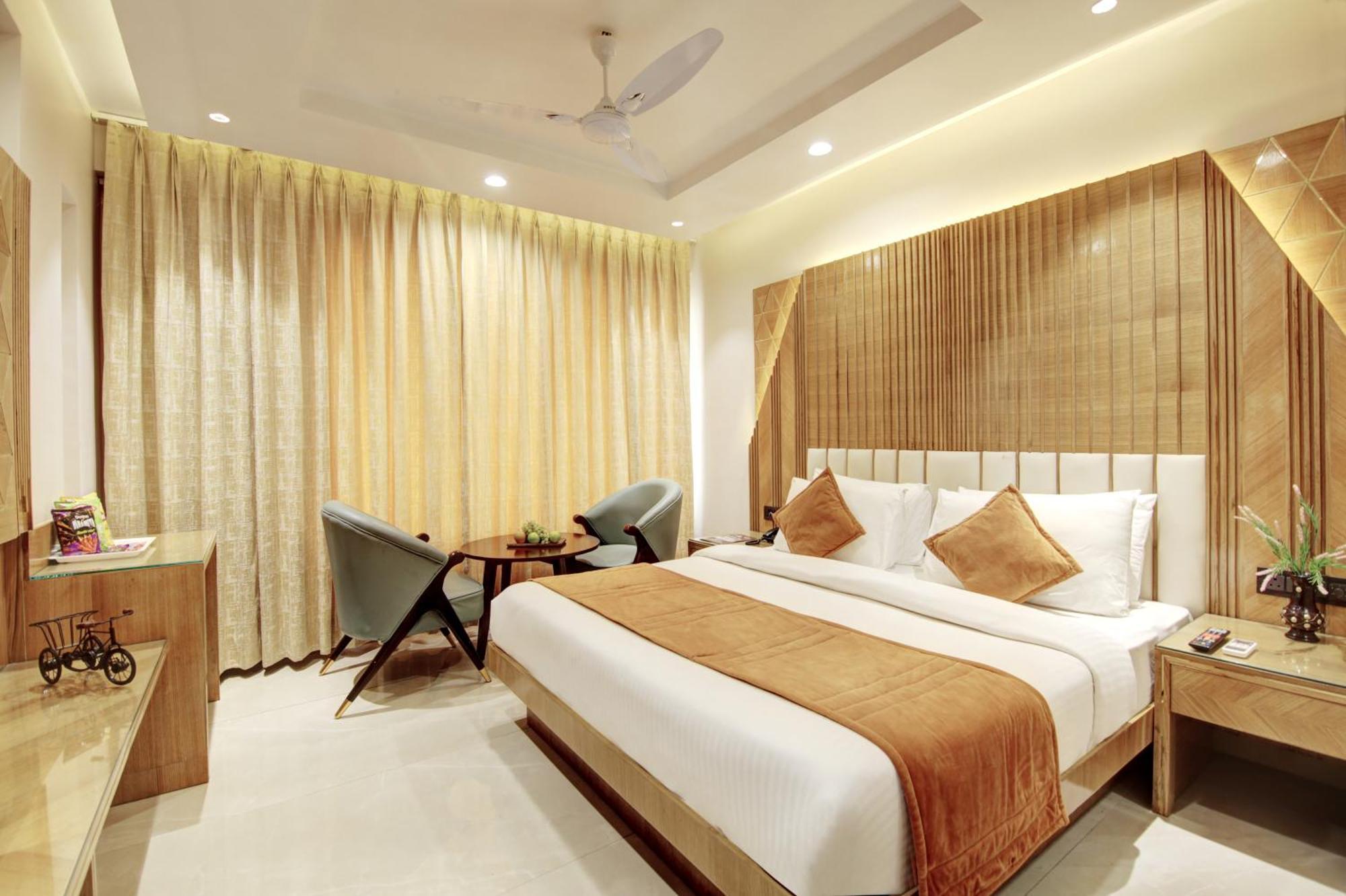 Hotel Krishna Plaza 'New Delhi' - By M S Hospitality Bagian luar foto