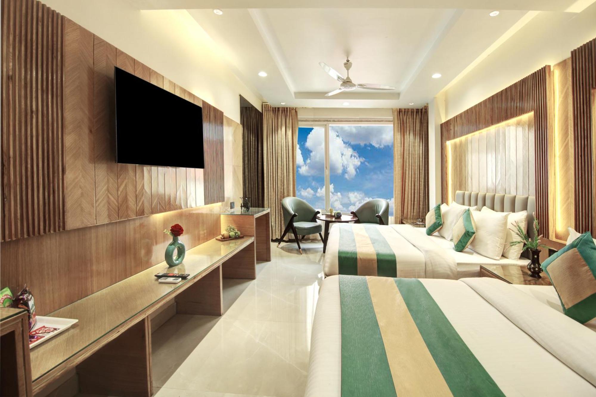 Hotel Krishna Plaza 'New Delhi' - By M S Hospitality Bagian luar foto