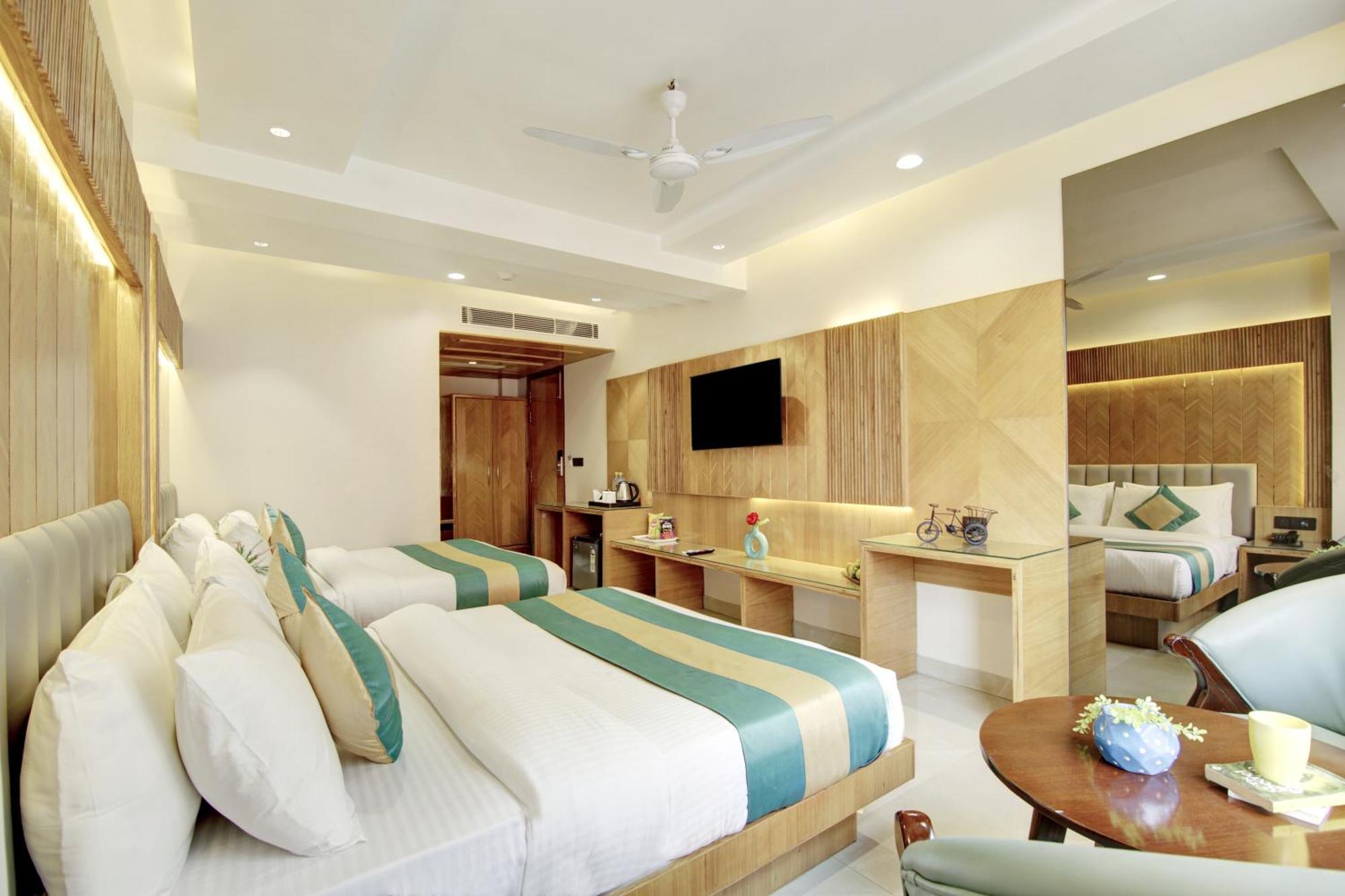 Hotel Krishna Plaza 'New Delhi' - By M S Hospitality Bagian luar foto