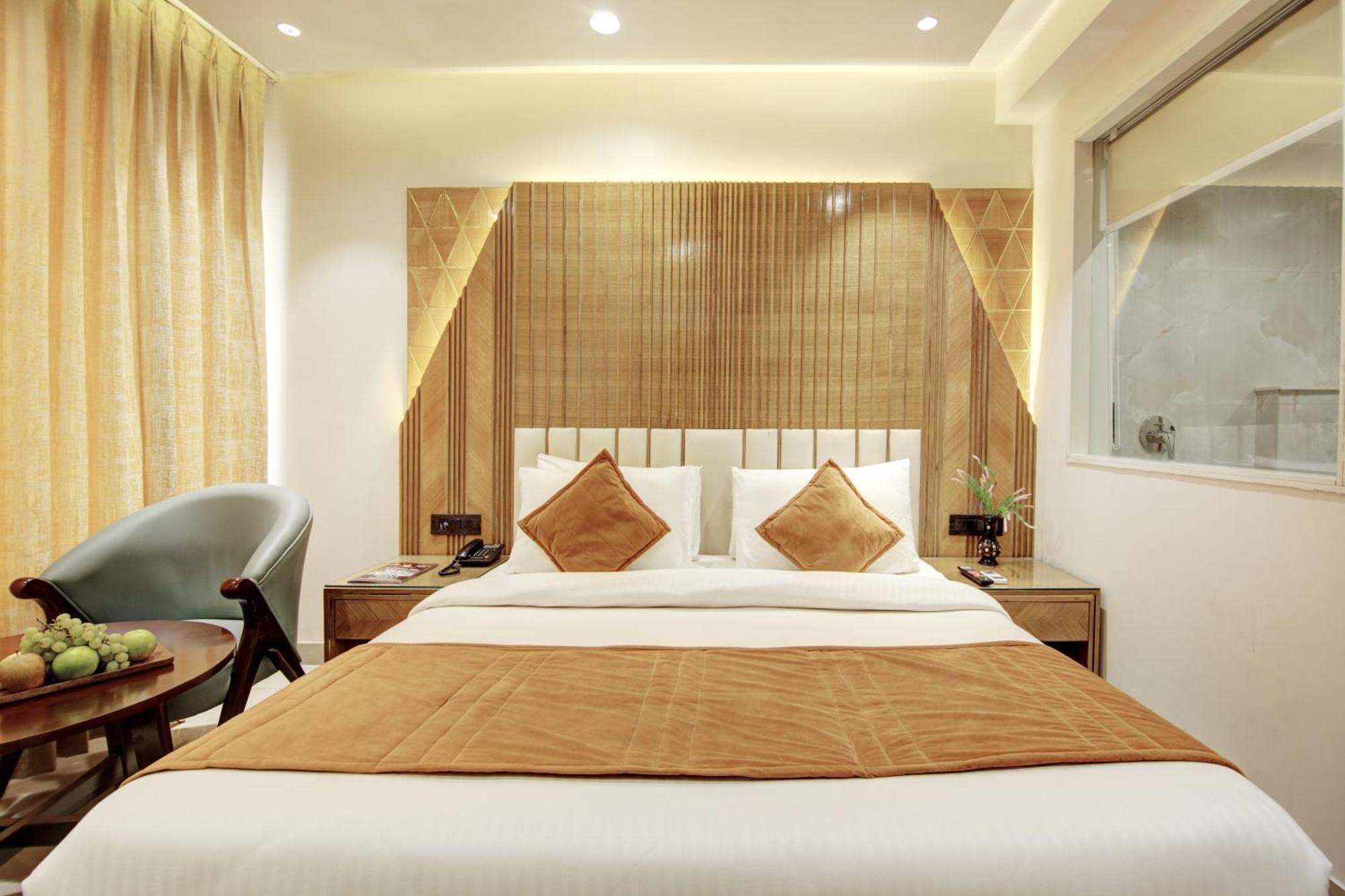 Hotel Krishna Plaza 'New Delhi' - By M S Hospitality Bagian luar foto