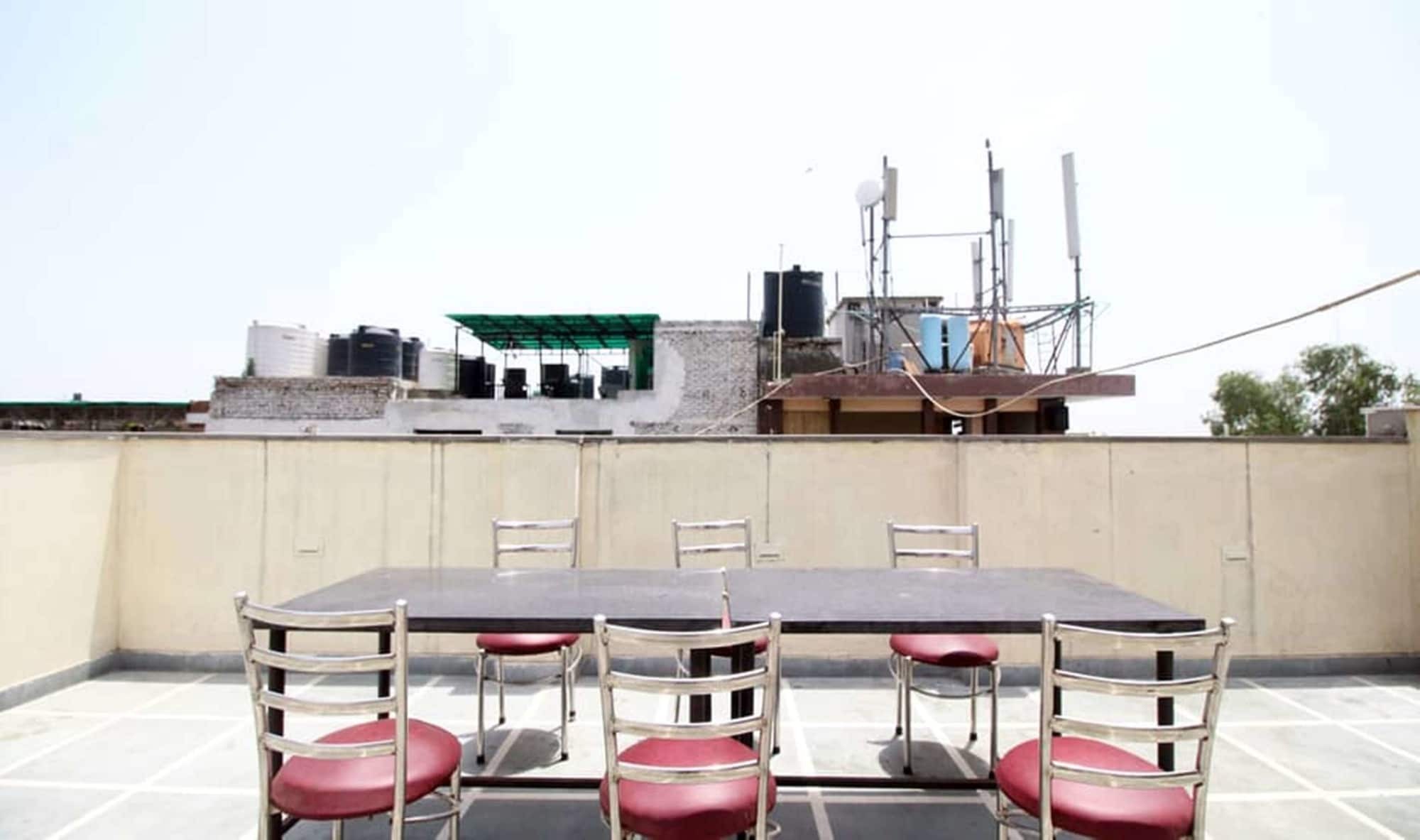 Hotel Krishna Plaza 'New Delhi' - By M S Hospitality Bagian luar foto